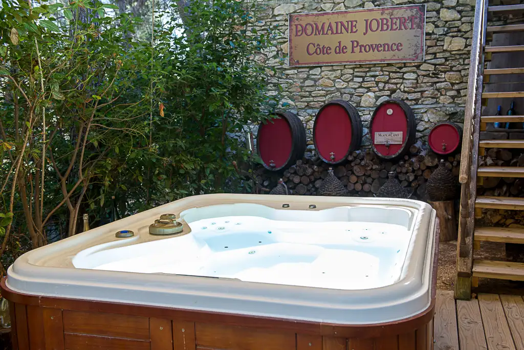 chambres d'hôtes originales à Marseille avec un accès au Bain à remous et à une piscine