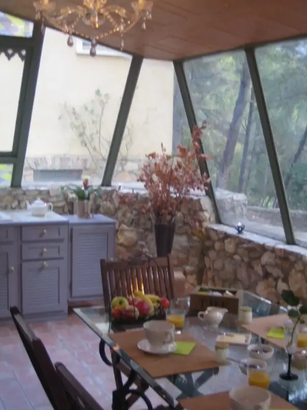une table de ping pong au domaine Jobert  Aubagne prs de Cassis